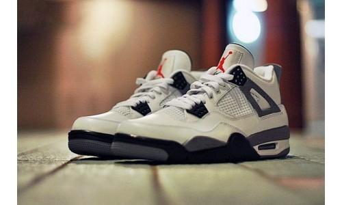Air Jordan 4 Retro